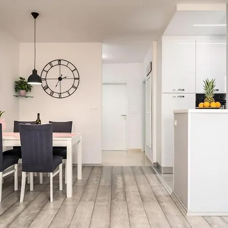 Apartment Dinora *
