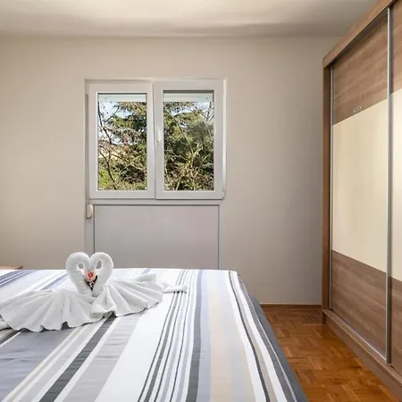 Dinora Apartment