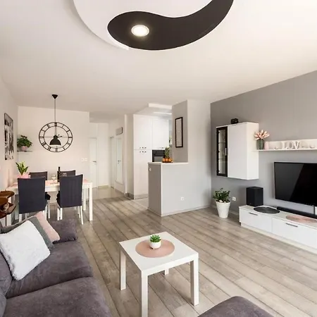 Dinora Apartment *
