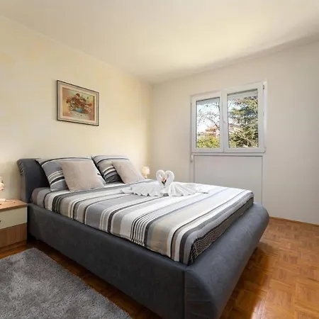 Dinora Apartment *